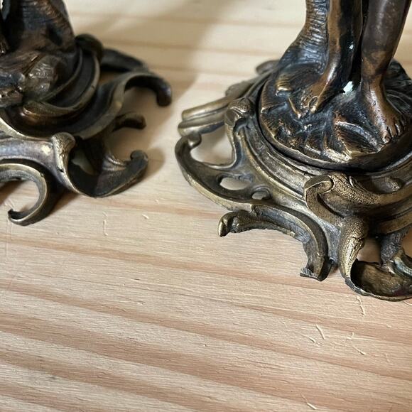 S/2 Antique Rococo-Style Victorian Cherub Babies in Nature Brass Candlesticks - Picture 6 of 8